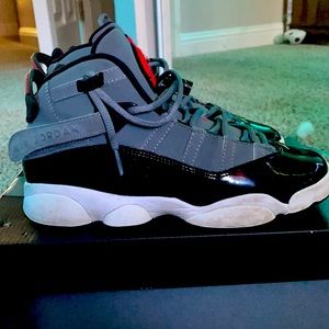 Used like new color grey black and university gold